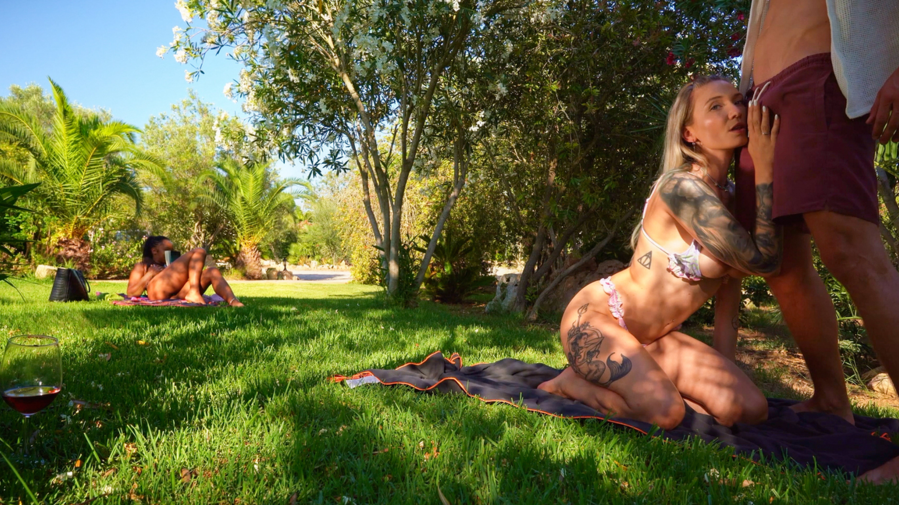 1 TIME!!! Publicly fucked in the park in front of spectators!