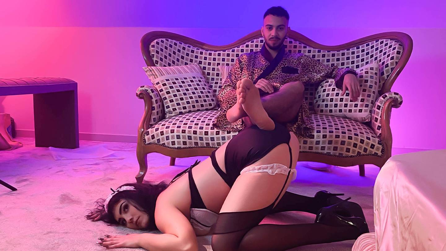 Naughty session between maids