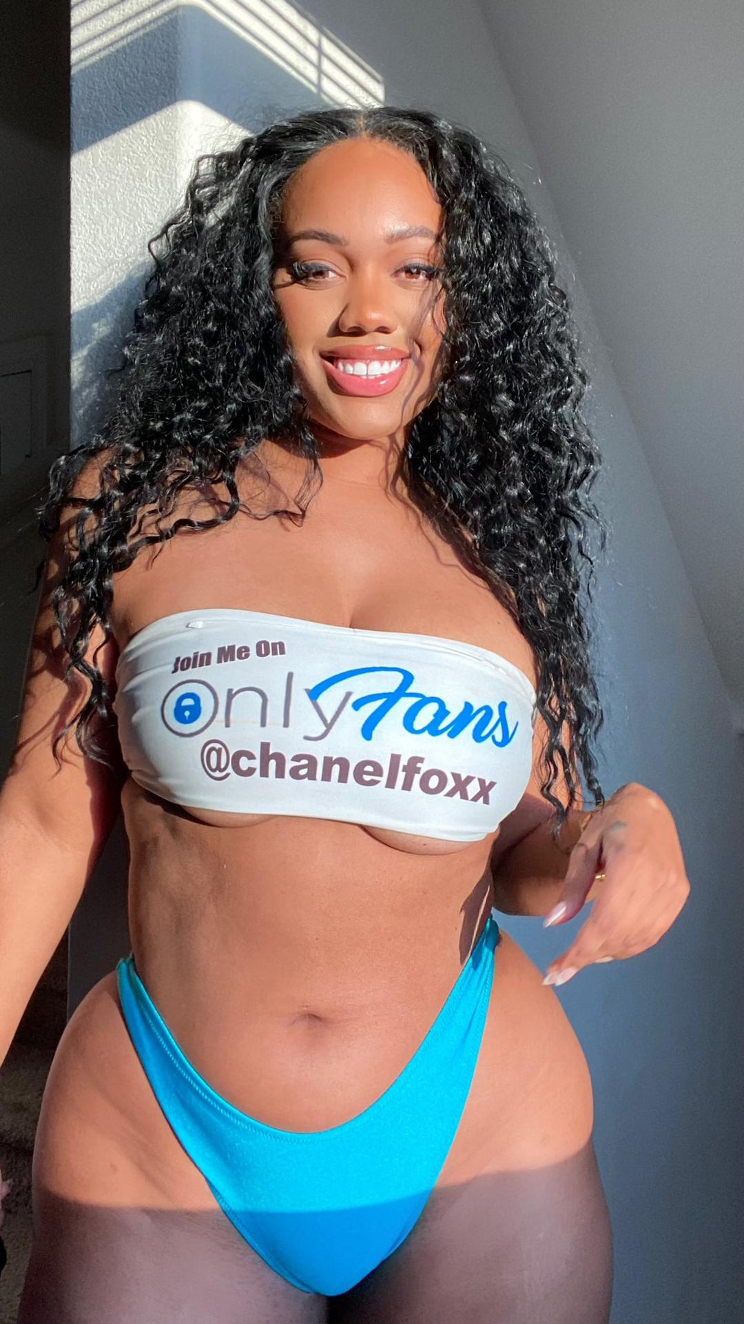Chanel Foxx Fessée
