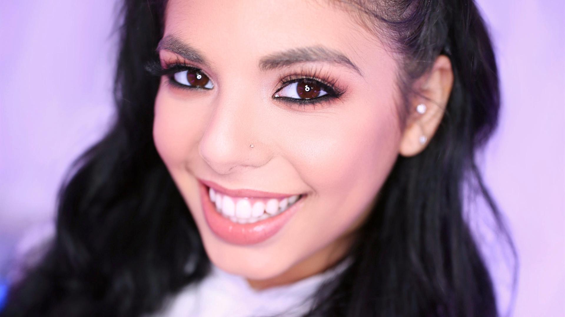 Gina Valentina's Swallow Salon - 4K Elegance Edition