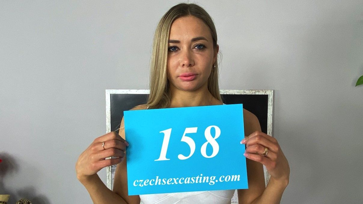 Sexy Blonde Shows Her Amazing Body