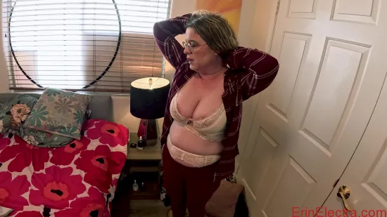 Stepmom admits she’s horny for stepson