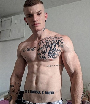 Carmona Real Fessée