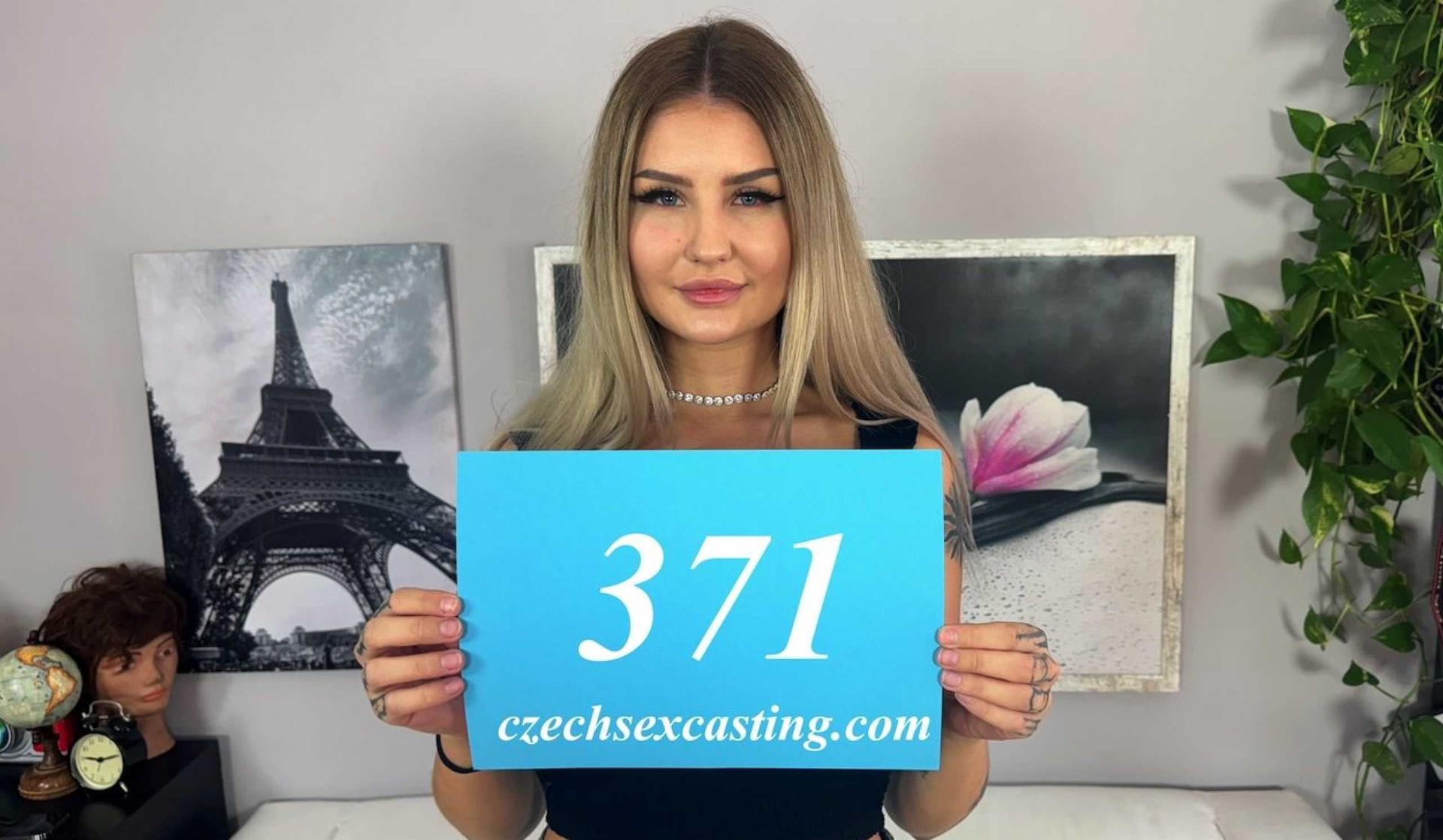 The plastic blonde got fucked at the casting