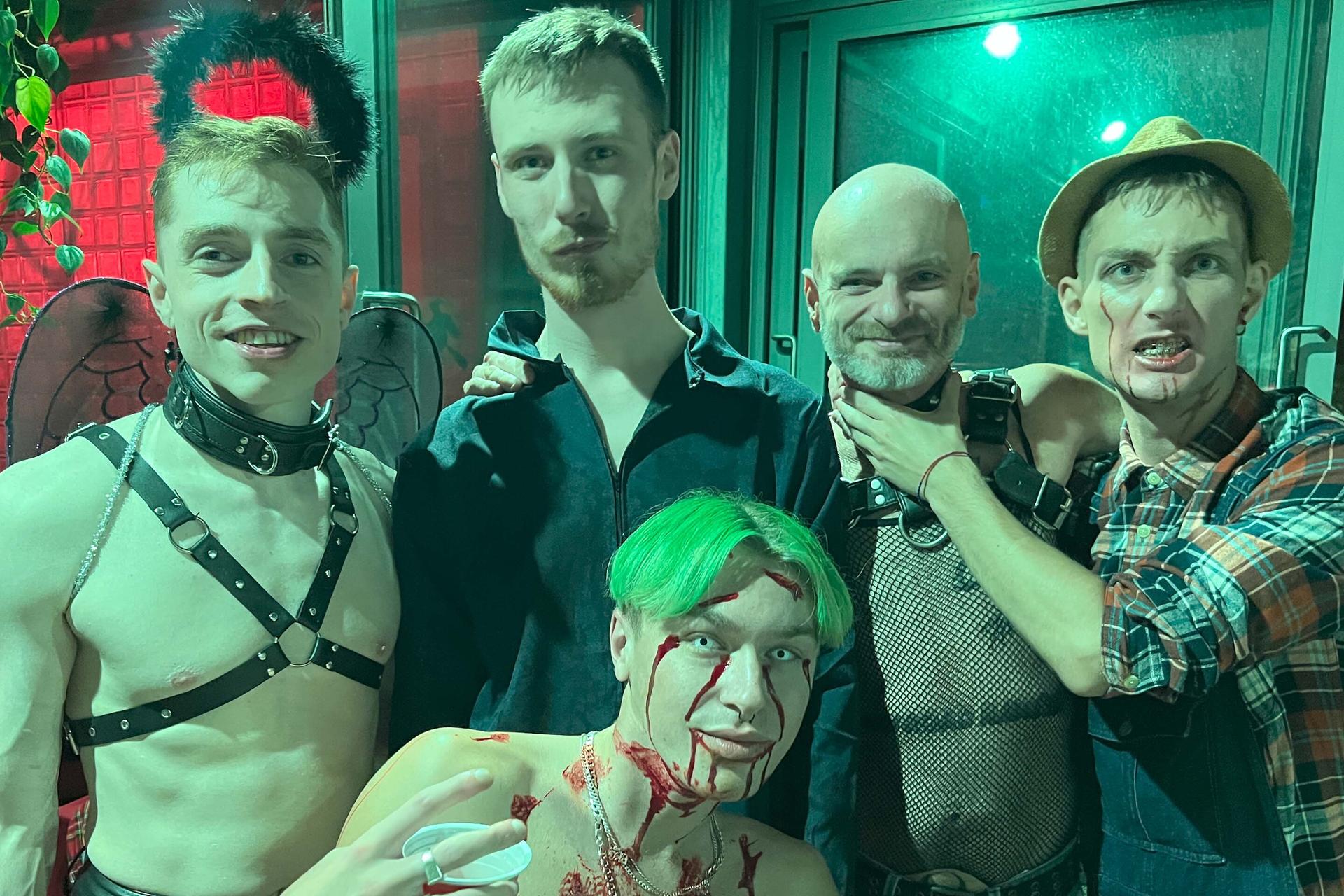 GIGANTIC 🎃 Halloween 🏠 PARTY/SEX-Chillout 2x cute teens bottom for EVERYONE! 1oo% gen