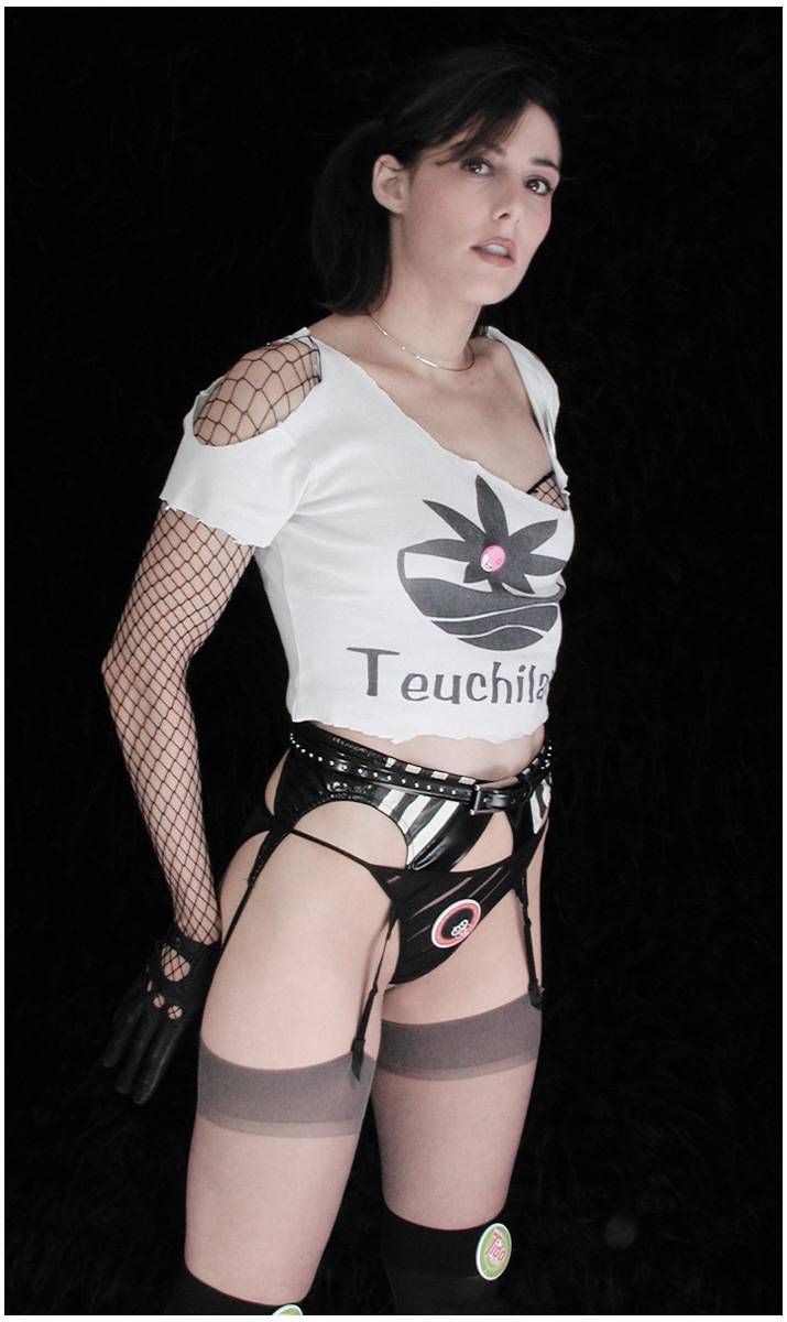 Chloe des Lysses Facial