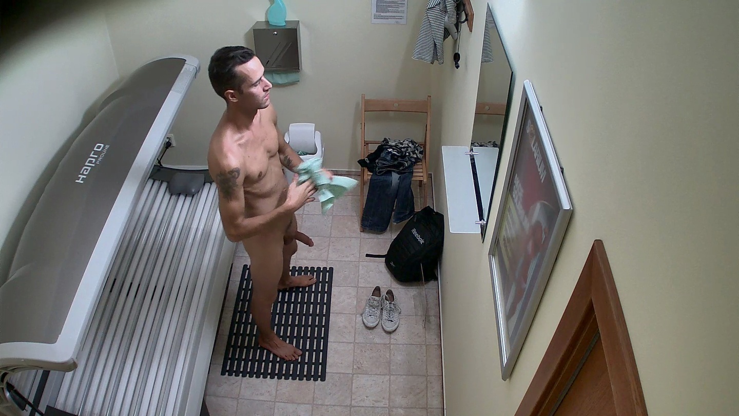 Hung Twink’s Hot Finish Caught on Camera