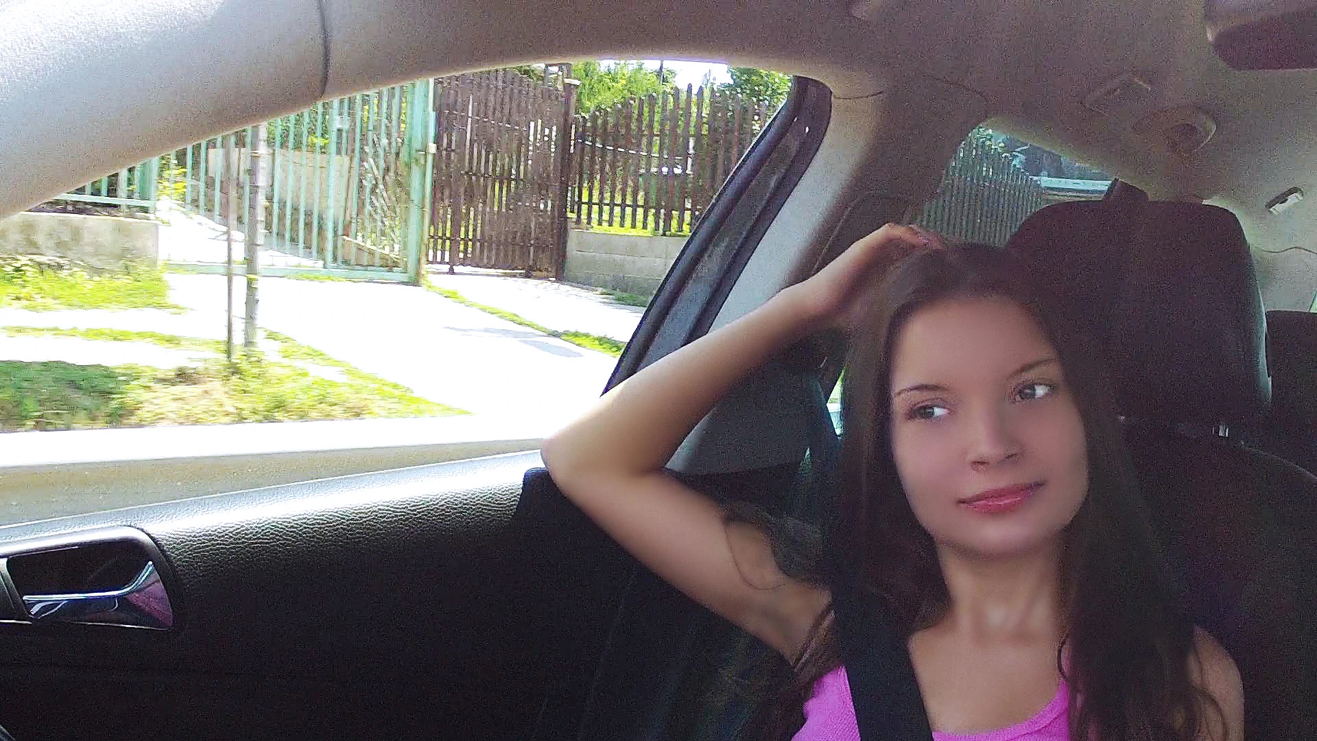 Tangling Tongues with the Hitchhiker