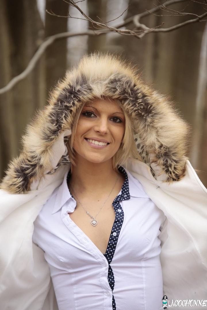 Alix Feeling Fessée