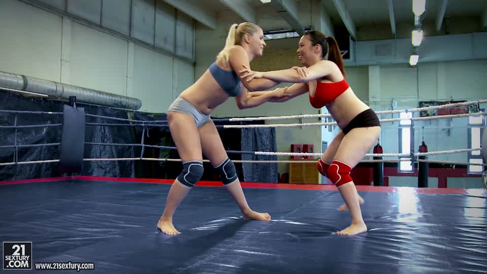 NudeFightClub presents Tigerr Benson vs Brandy Smile