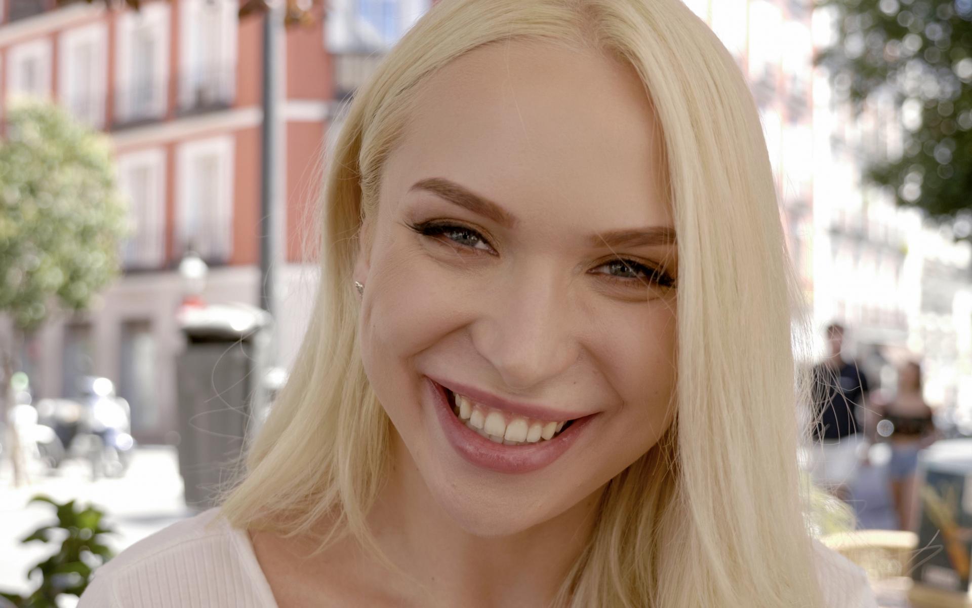 Vera Jarw #1 - Interview before Bukkake