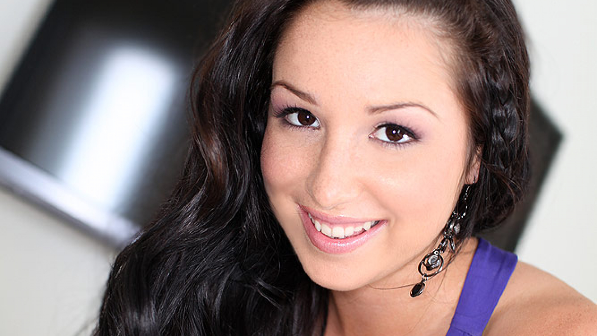 Lola Foxx, Sexy Italian Beauty Returns For More Cock and Cum