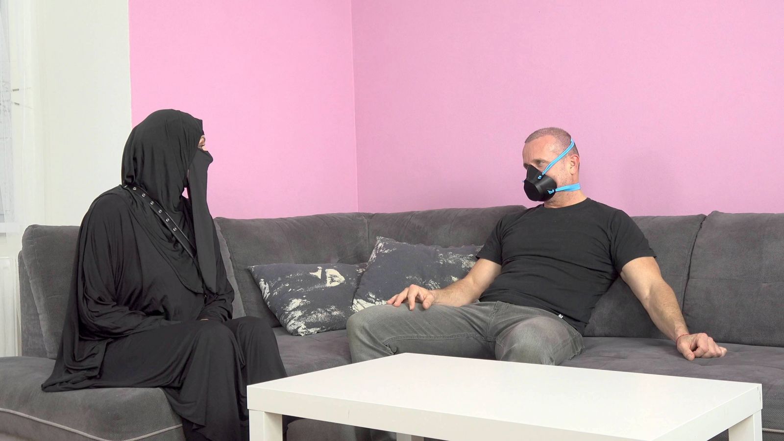 A desperate Muslim woman needs help