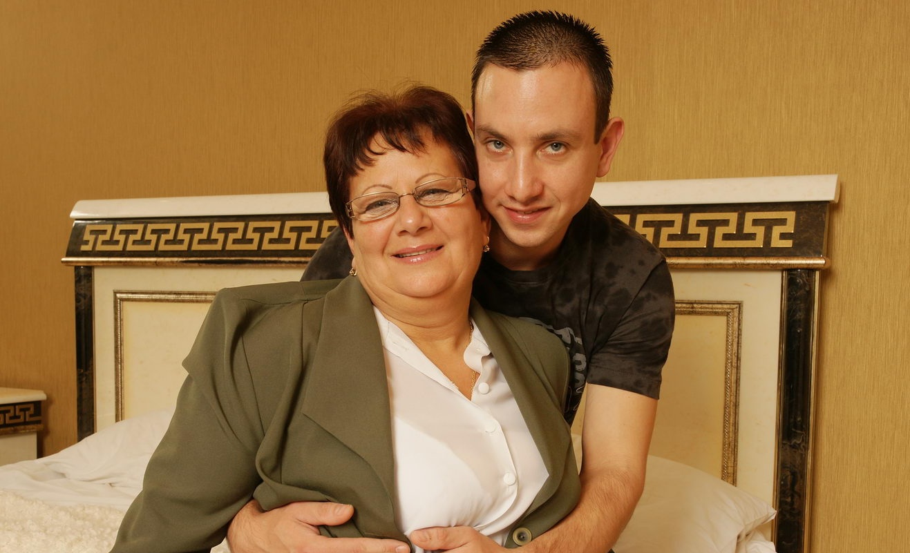 Mature BBW Gets Fucked By A Toyboy