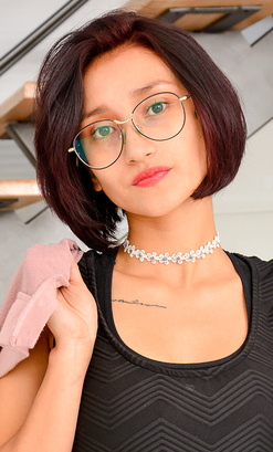 Luna Castillo Facial