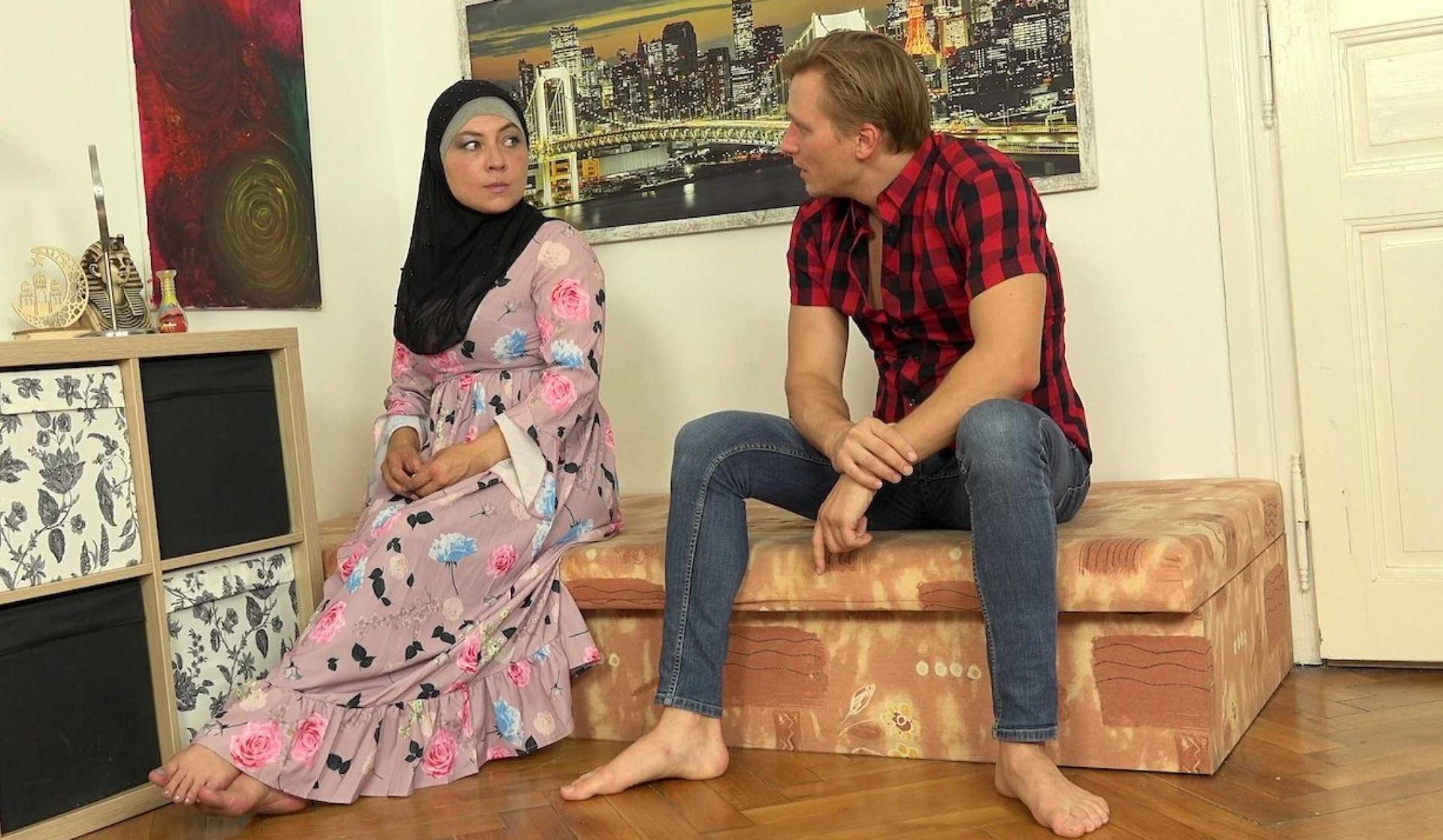 Babe in Hijab Wants to Look Nice