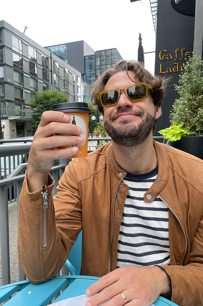 Johnny Barnett Fessée