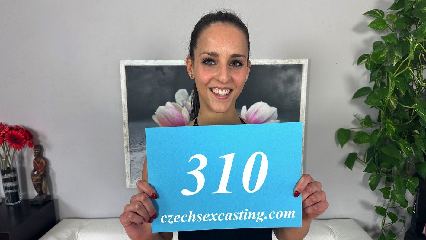 Czech exhibitionist wants to show her sexy body