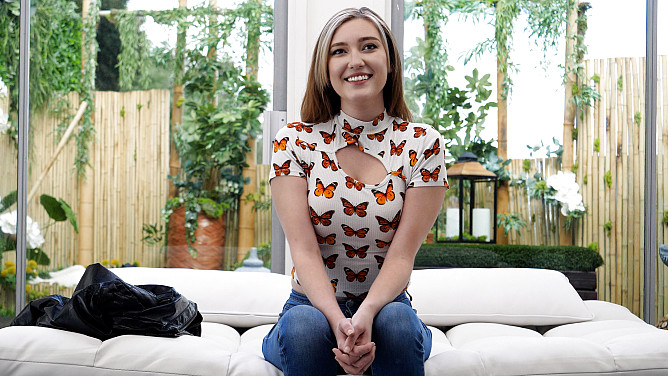 Bubbly LA party girl, Katie