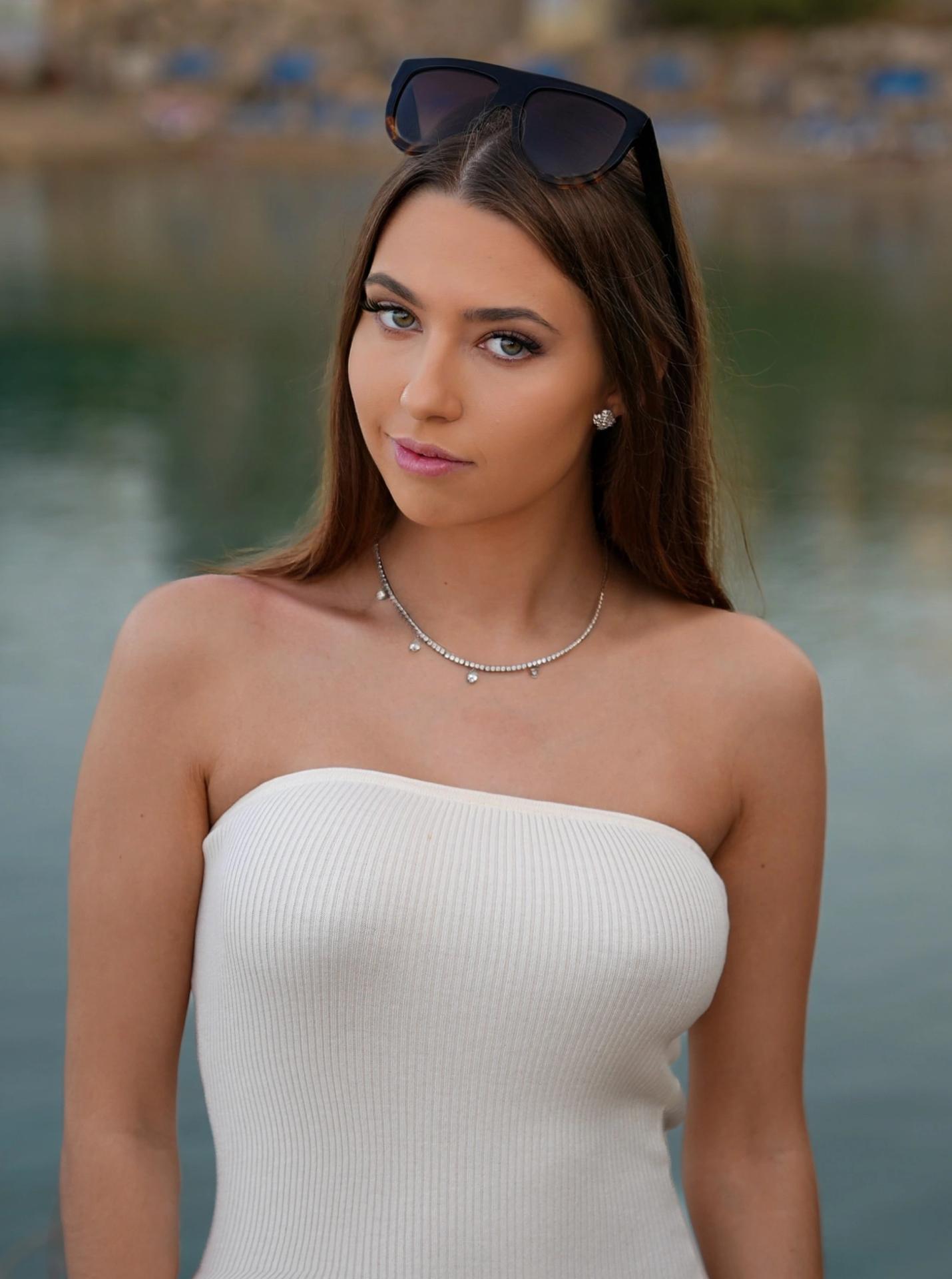 Emma Winter Plan à trois