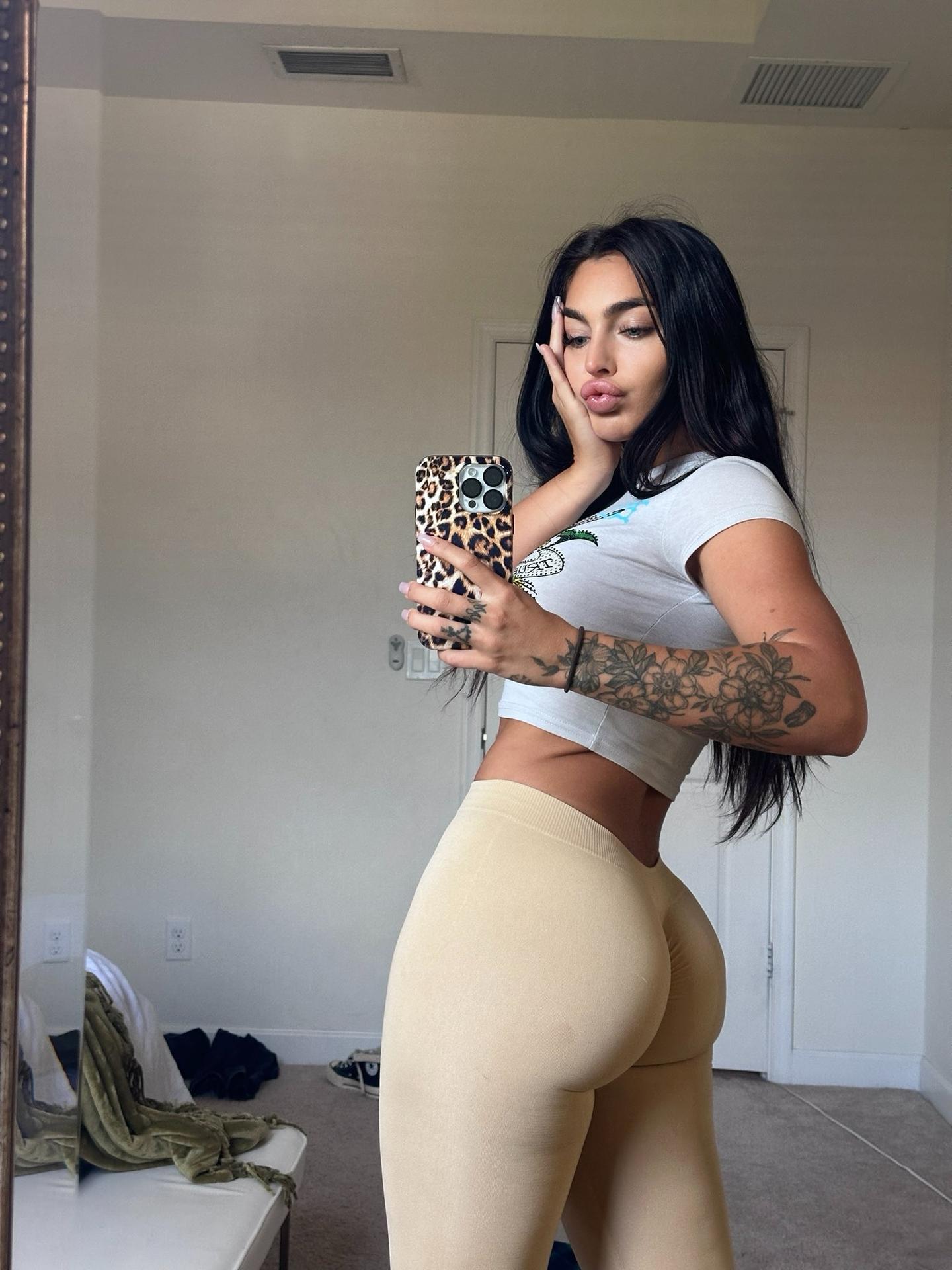 Photo HD Emily Rinaudo - 1