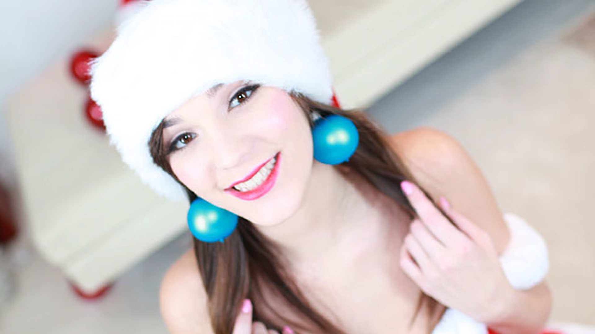 Holly Michaels, Busty Babe Gets a Load to Swallow For Christmas