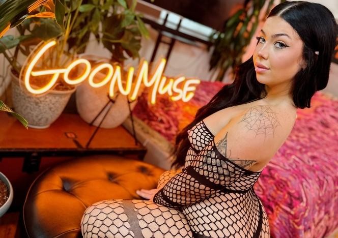 Holly Day - Multiple Loads for Super Goon Babe