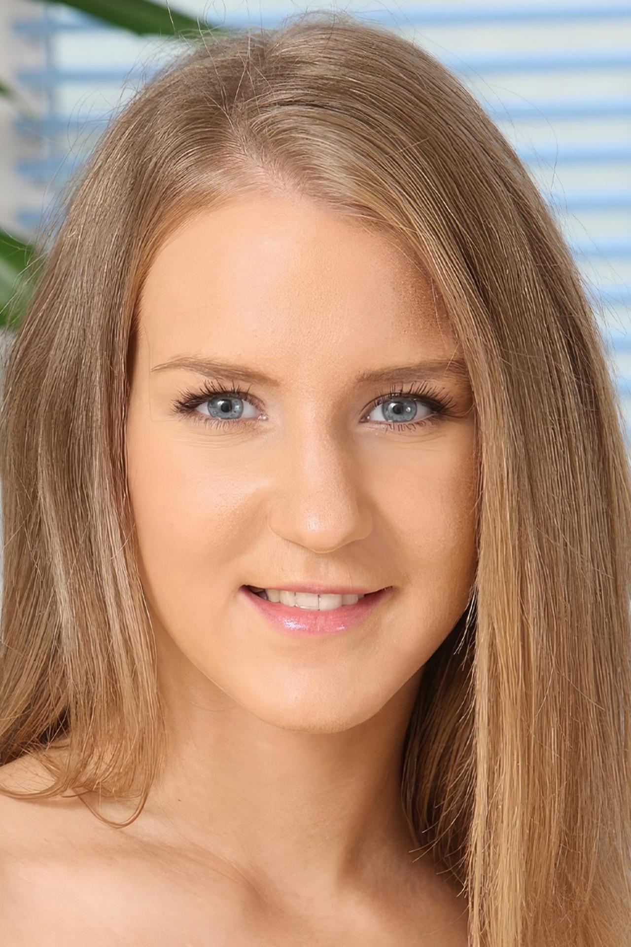 Malia Anni Anulingus