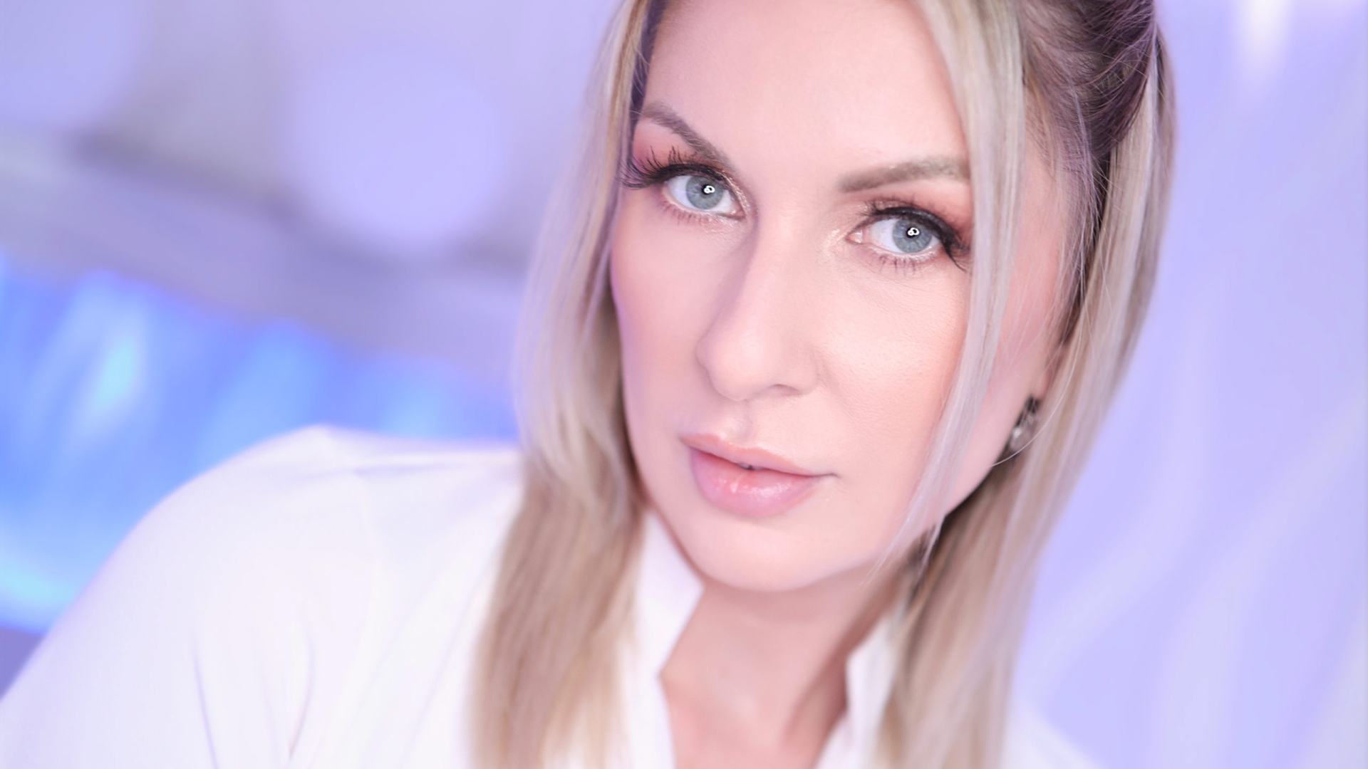 Swallow Salon Welcomes Sydney Paige Sucking Out a Thick Creamy Load of Cum