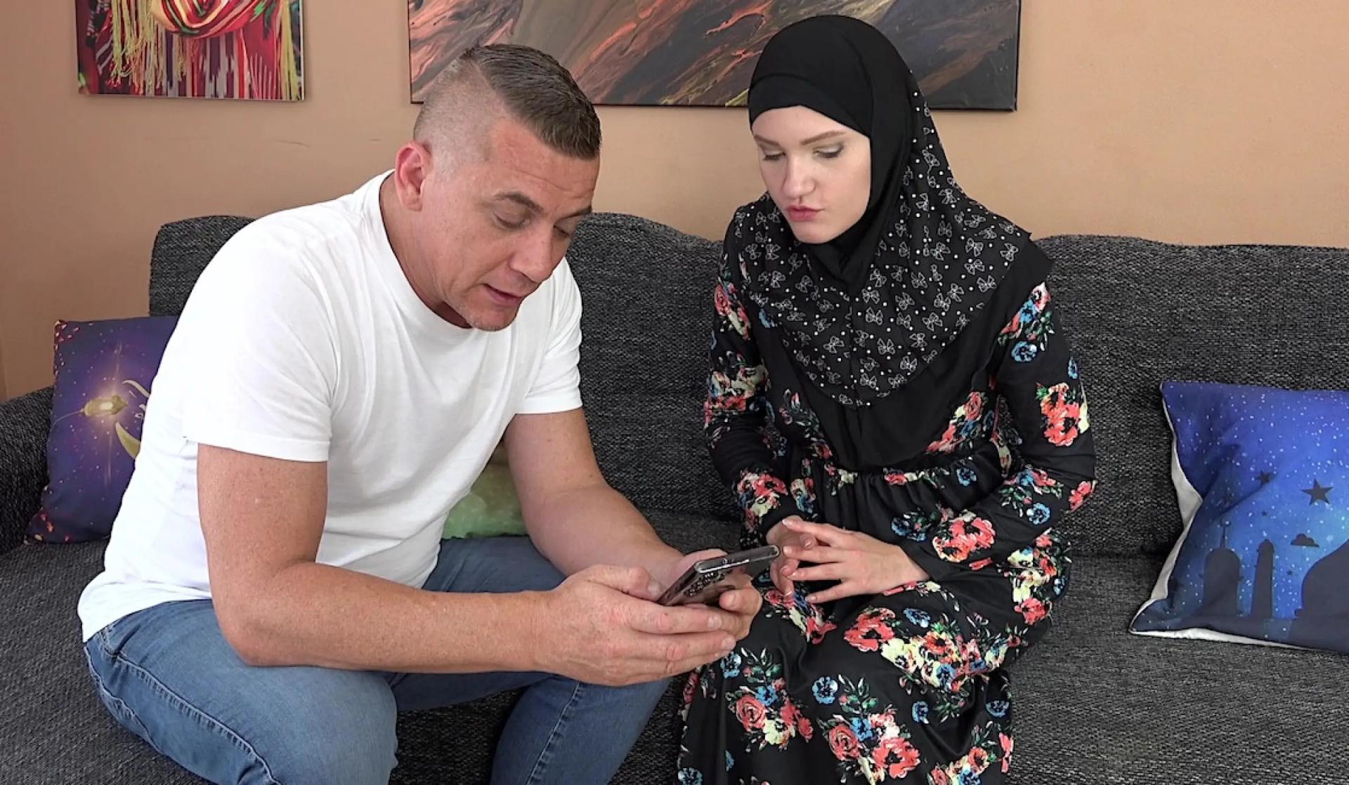 Hot quickie with horny babe in hijab