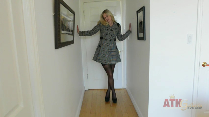 Scarlet Red has a glass dildo for orgasms