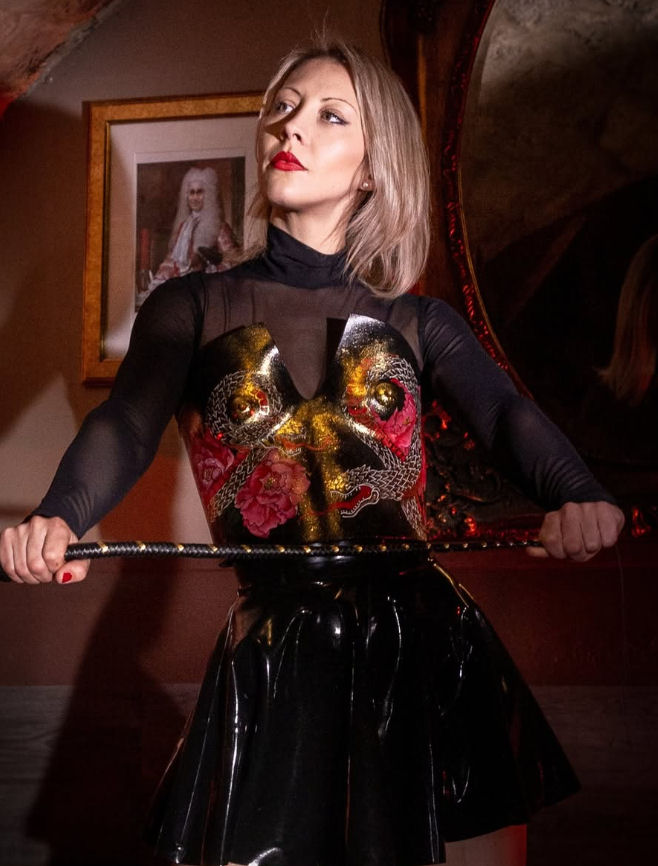 Maitresse Julia Fisting