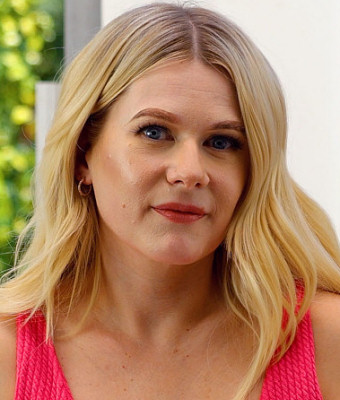 Brooke Ivory Fessée