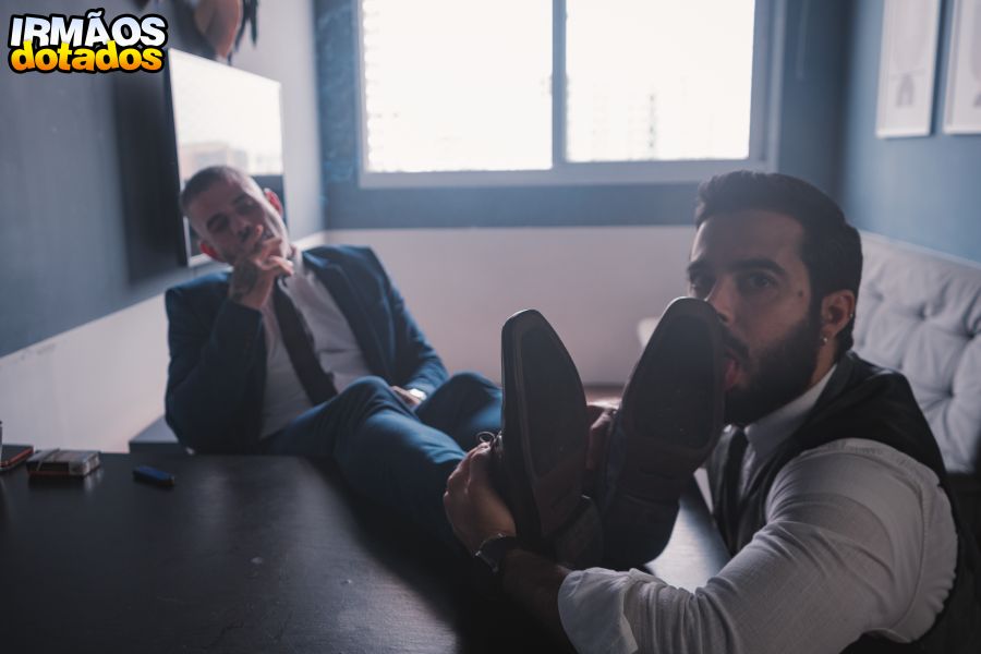 PLEASING THE BOSS