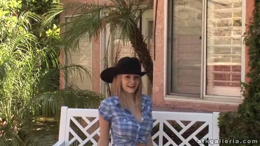 Bree Daniels in masturbation