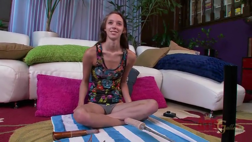 Lola Hunter gets fucked by the fuck machine