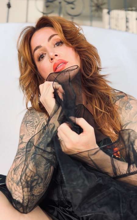 Photo HD Bunnie HotWife - 3