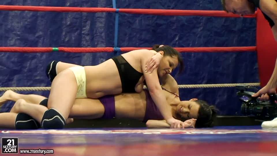 NudeFightClub backstage with Lana S & Mellie