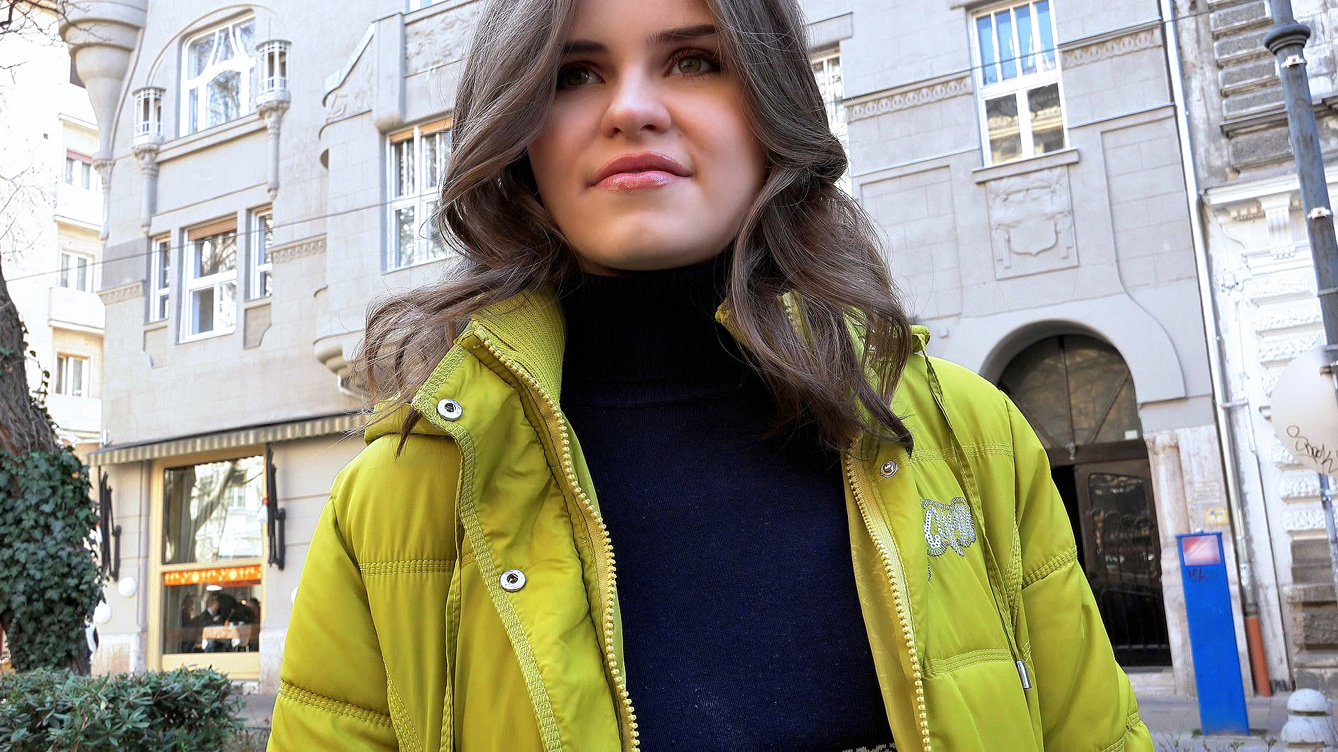 Russian Cutie Flashes for Cash