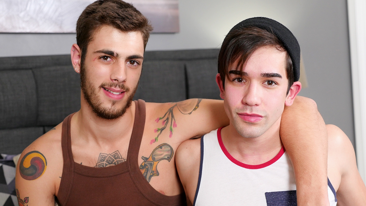 Ari Nucci Gives His Long Cock Bareback Inside Jos