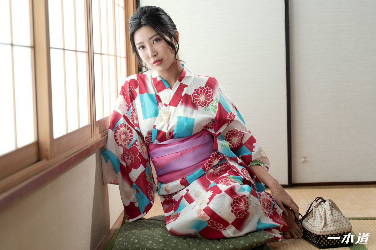 M Slut: Emiri Momota