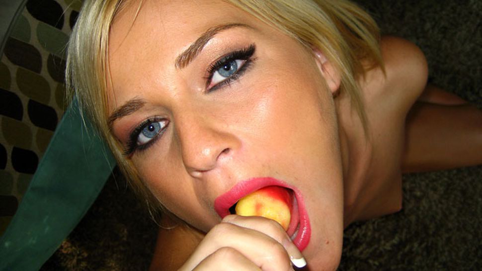 Mckenzie Goes the Whole 9 Inches