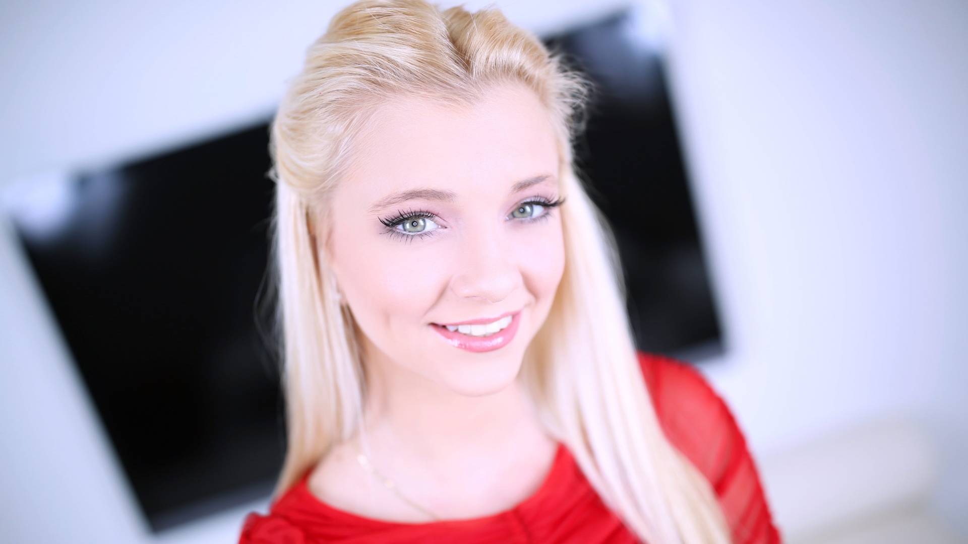 Riley Star, Sexy Blonde Returns to Suck Cock, Fuck and Swallow Cum