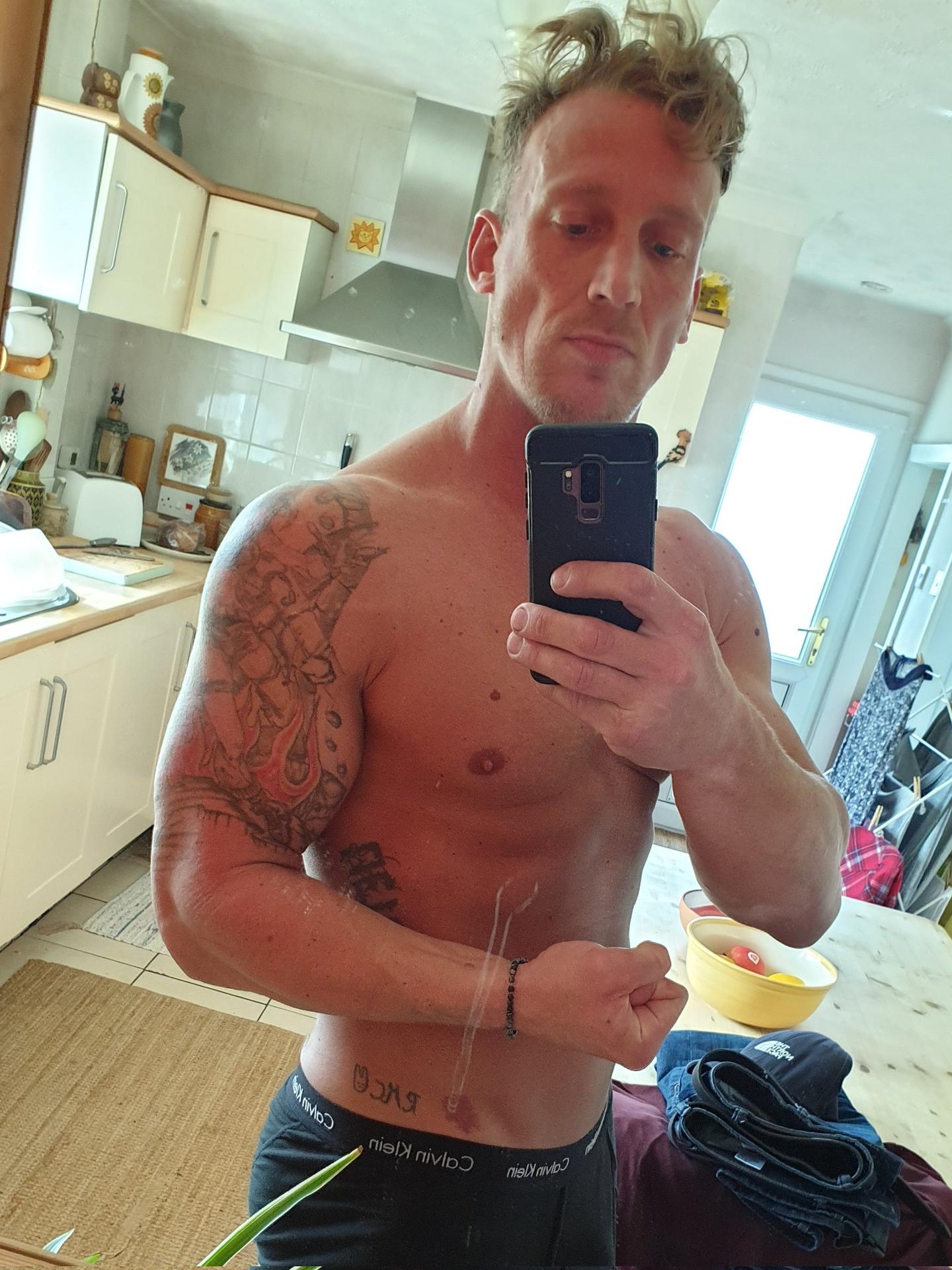 Photo HD Luke Hardy - 7