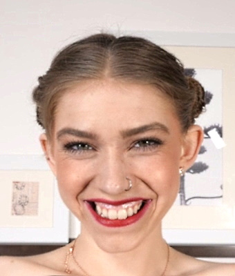 Molly 4 Daddy Fessée