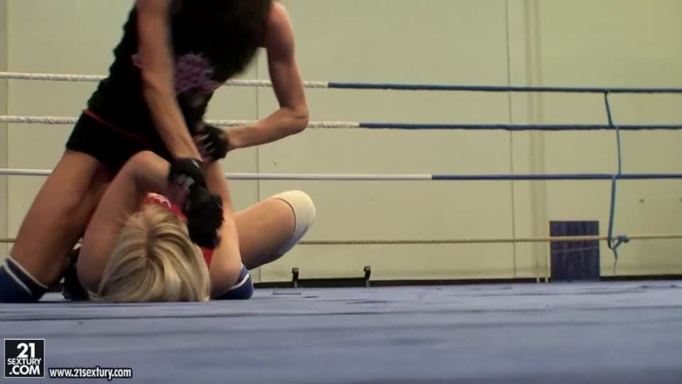 NudeFightClub backstage with Liz & Karlie Simon