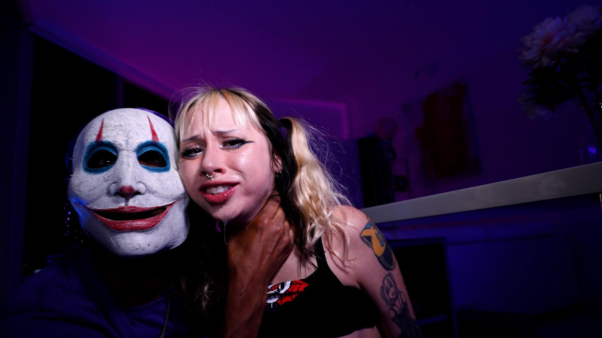 It Likes To Do Creepy Things To Pretty Girls All Nite😱🔪🤡