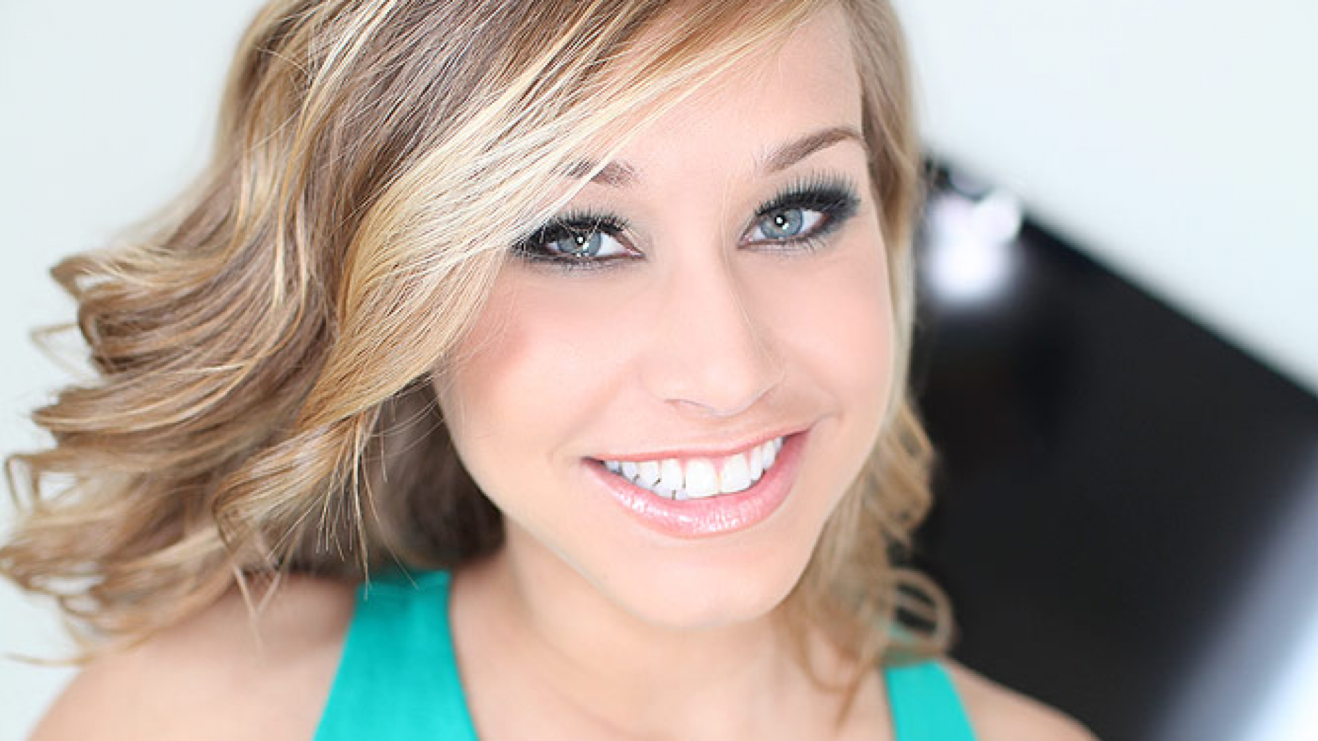 Kennedy Leigh POV, Blonde Teen Beauty Returns to Eat a HOT, Messy Cum Facial