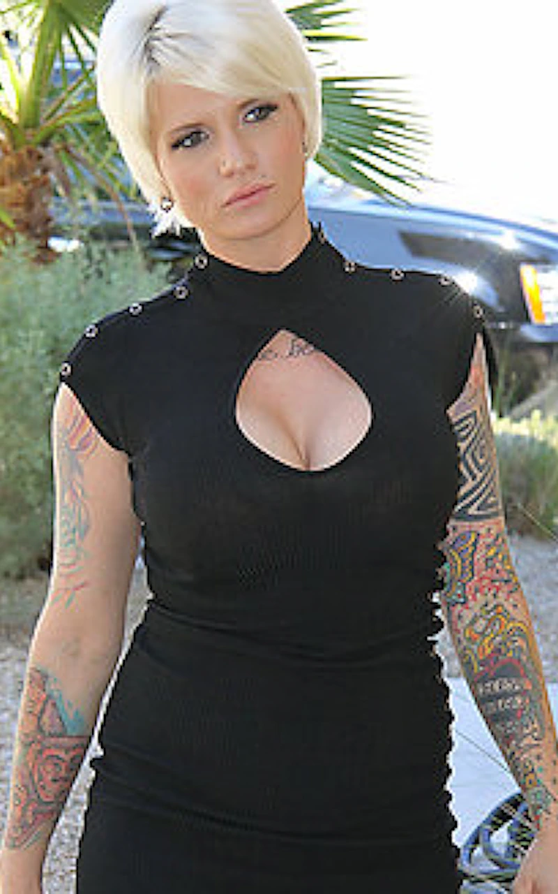 Monroe Valentino Fessée