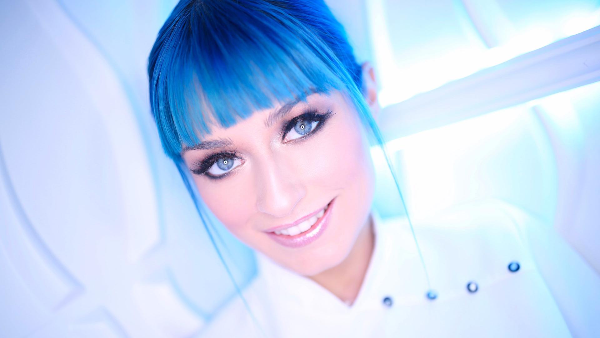 Jewelz Blu Visits Swallow Salon – Now in Stunning 4K